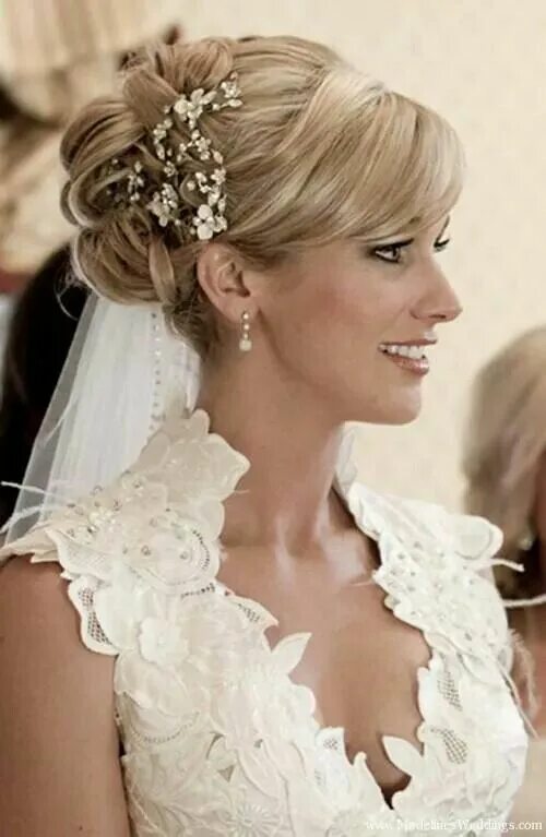 Прическа без фаты на средние волосы Pin by Linda Schmidtkep on wedding stuff Wedding hairstyles for medium hair, Wed