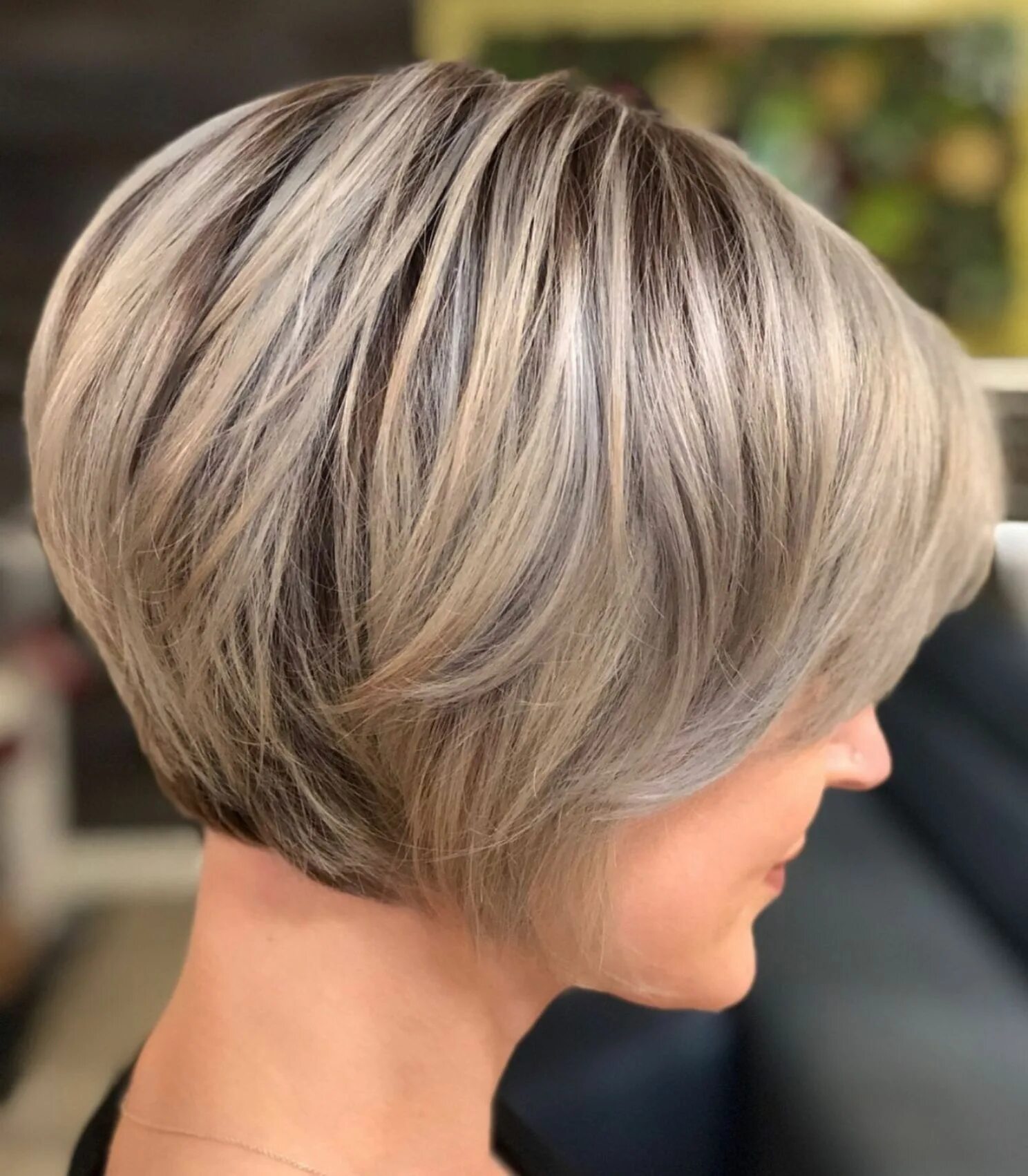 Прическа боб каре на короткие волосы Structured Jaw-Length Pixie Bob Bobs for thin hair, Short stacked bob haircuts, 