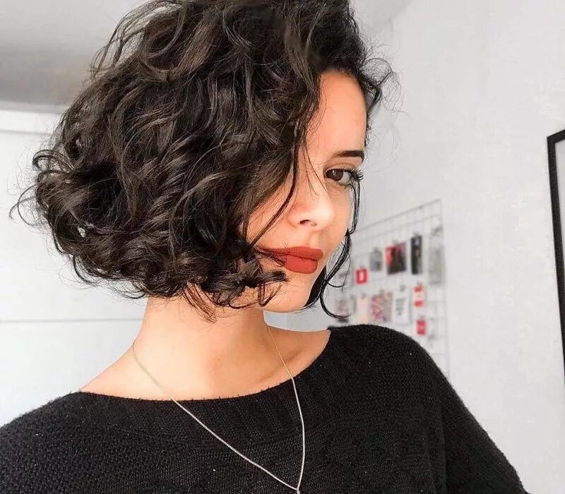 Прическа боб каре на кудрявые волосы 55+ Best Bob Hairstyles and Bob Haircuts for 2022 Short curly haircuts, Short bo