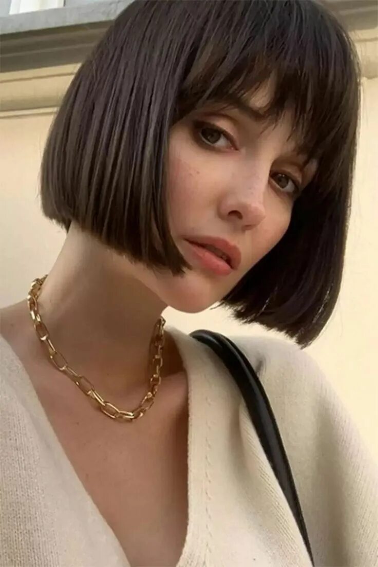 Прическа боб с челкой 9 biggest autumn haircut trends to have on your radar Short hair styles, Bob hai