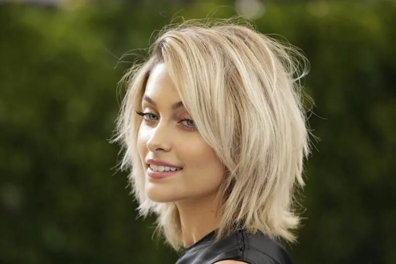 Прическа боб женская на средние волосы фото Paris Jackson to make feature film debut in new thriller - UPI.com Hair styles, 