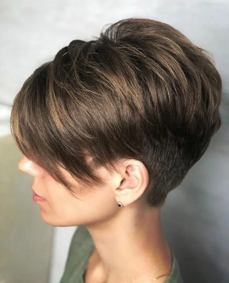 10 популярных идей на тему "short bob haircuts with layers fine hair bangs" для 