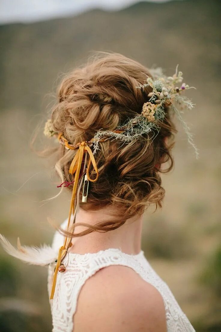 Прическа бохо длинные Messy updo with custom floral crown. Boho wedding hair by Heather Chapman. Photo