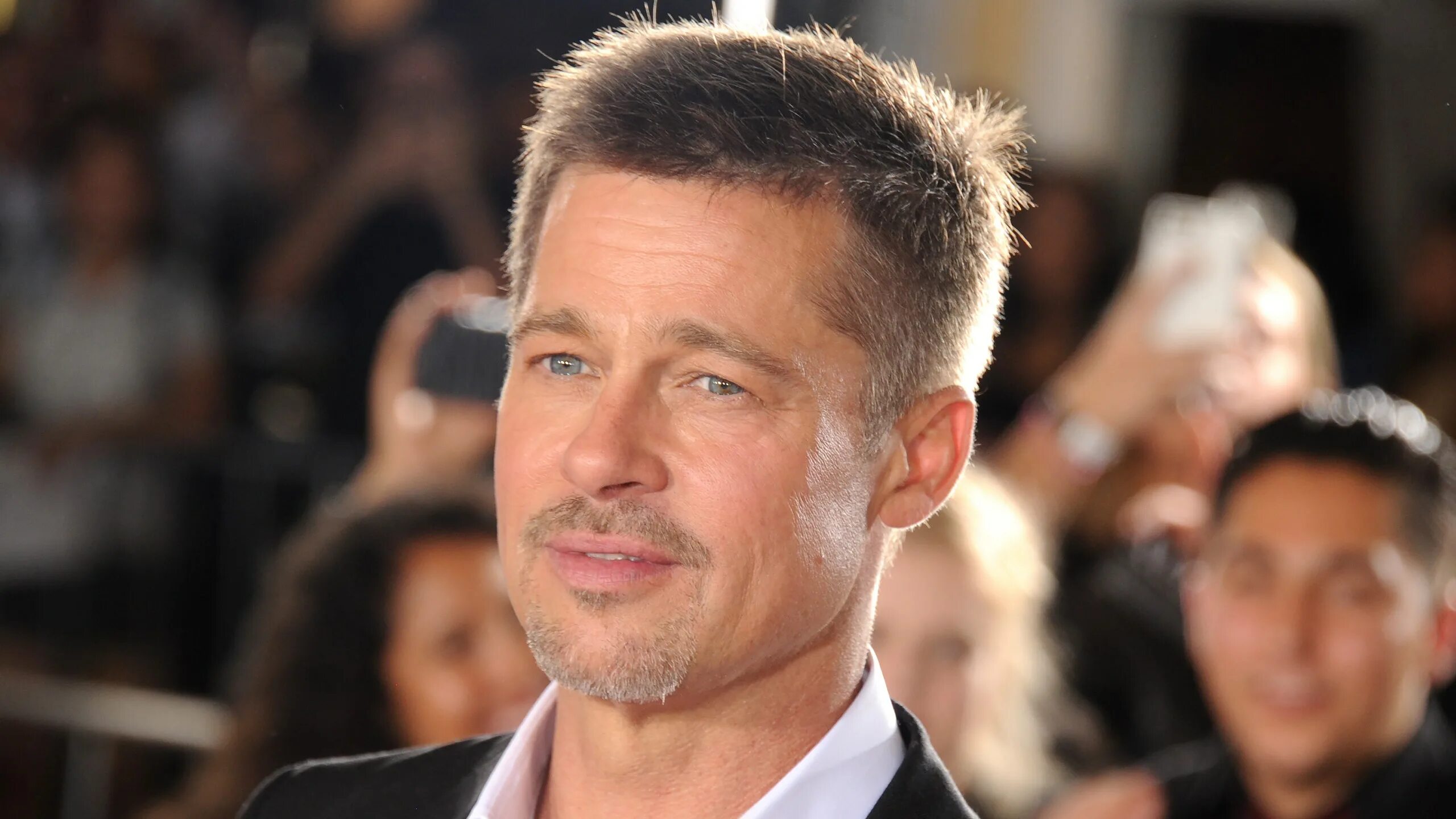 Прическа брэда питта фото Brad Pitt Distracts World from Impending Doom With Great Haircut GQ