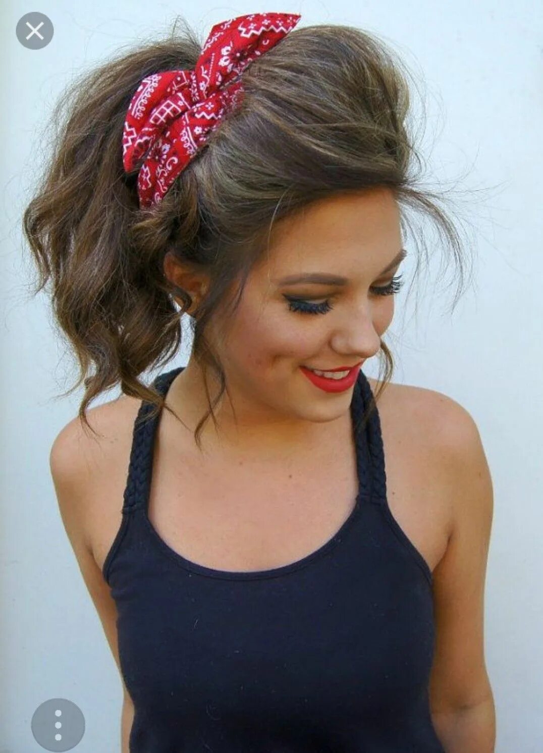 Прическа бублики с банданой для девочки Bandana ponytail Headband hairstyles, Scarf hairstyles, Pin up hair