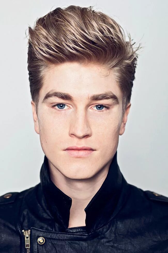 Прическа челка наверх мужская The Modern Pompadour Mens hairstyles pompadour, Pompadour haircut, Mens hairstyl