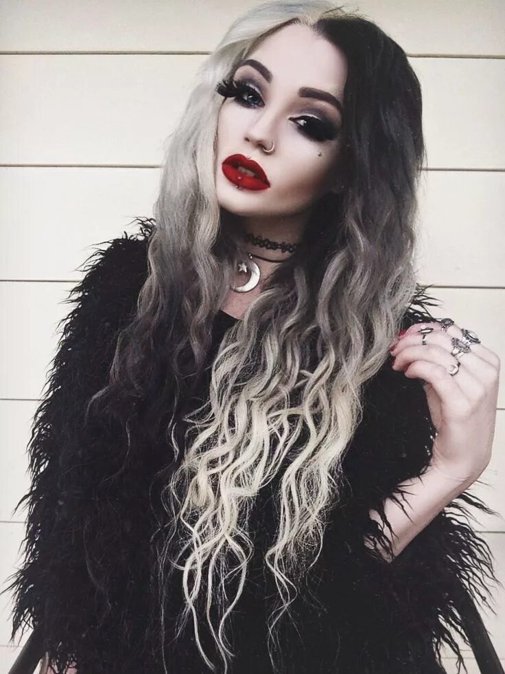 Прическа черно белые волосы Love this blonde and black half ombre dyed hair White ombre hair, Ombre hair, Ha