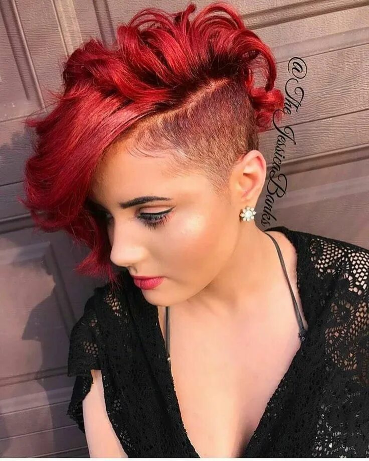 Прическа черно красная короткая Shaved Sides Short hair shaved sides, Short red hair, Shaved side hairstyles