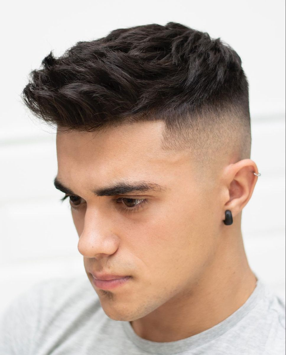 Прическа чокобоя фото 26+ Modern Quiff Hairstyles for Men - Men's Hairstyle Tips Fade haircut, High fa