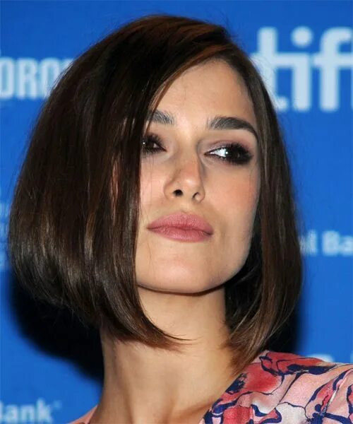 Прическа чуть ниже каре Keira Knightley Medium Straight Dark Brunette Bob Haircut Angled bob hairstyles,