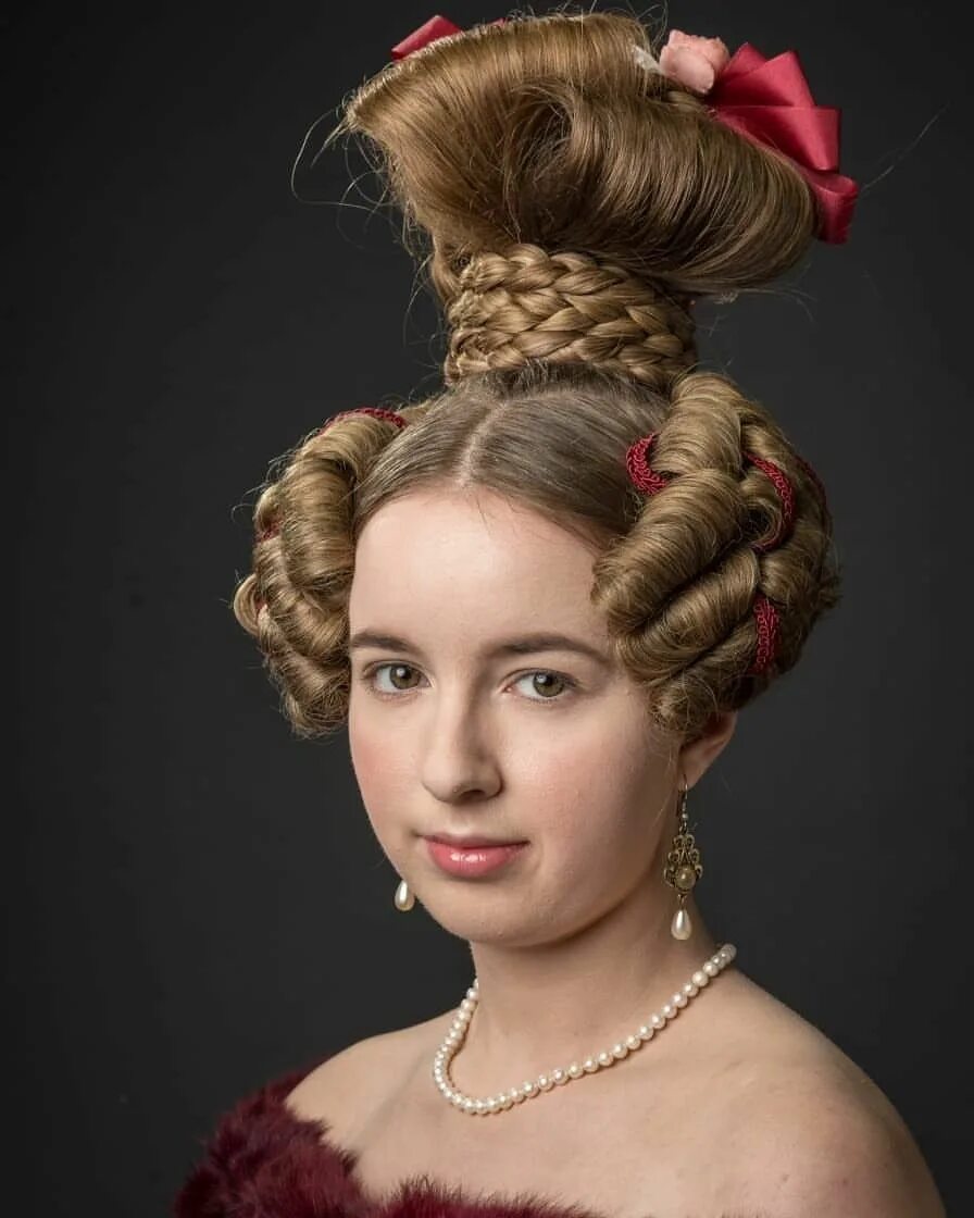 Прическа дамы Pin by Szilvia on Capelli Historical hairstyles, Vintage hairstyles, Hair styles