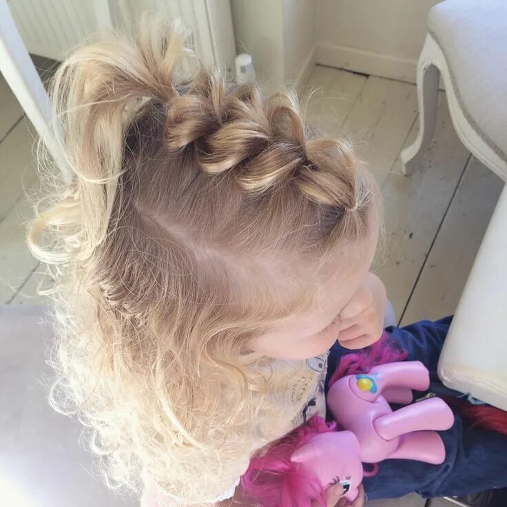 Прическа девочка 3 года средние волосы Cute pull-through braid on top for little girl hair #hairstyles #hair #hairstyle