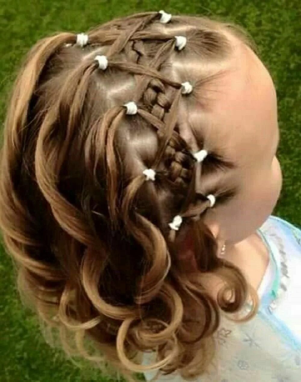 Прическа девочка 5 лет праздник تسريحات حصرية للبنوتات جديد 2018 Kids hairstyles, Flower girl hairstyles, Baby h