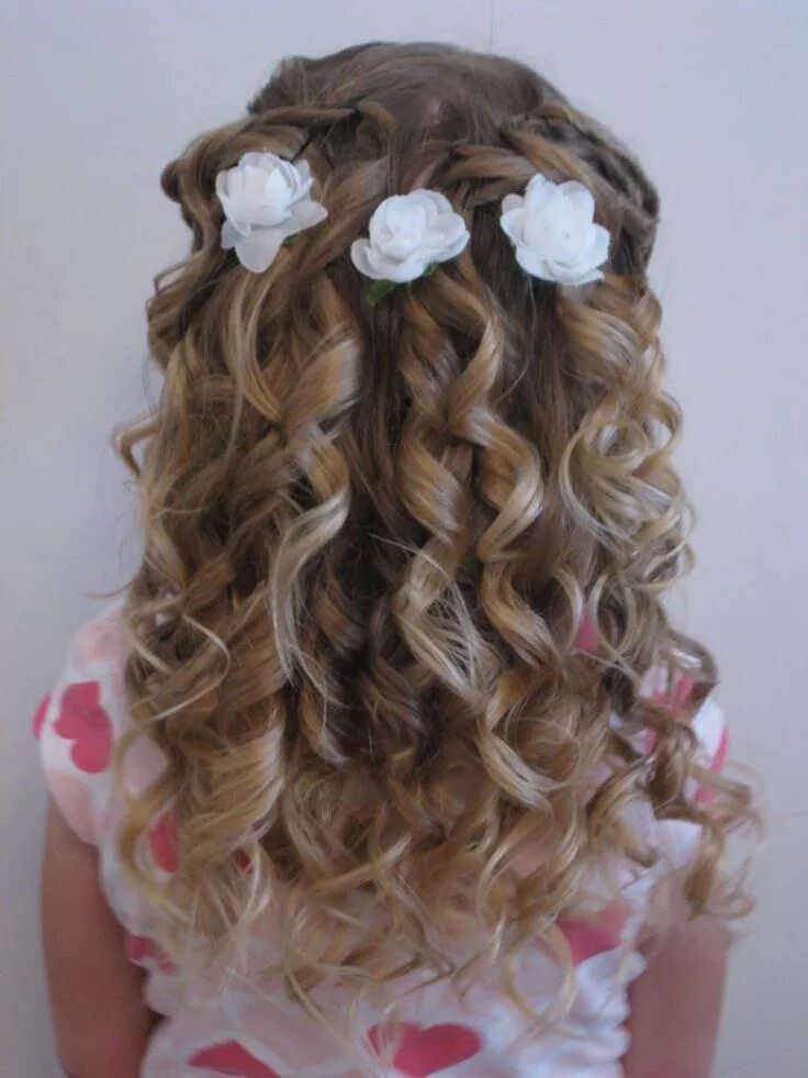 Прическа девочке на длинные волосы кудри 70 peinados para niña adorables y rápidos Flower girl hairstyles, Cute little gi