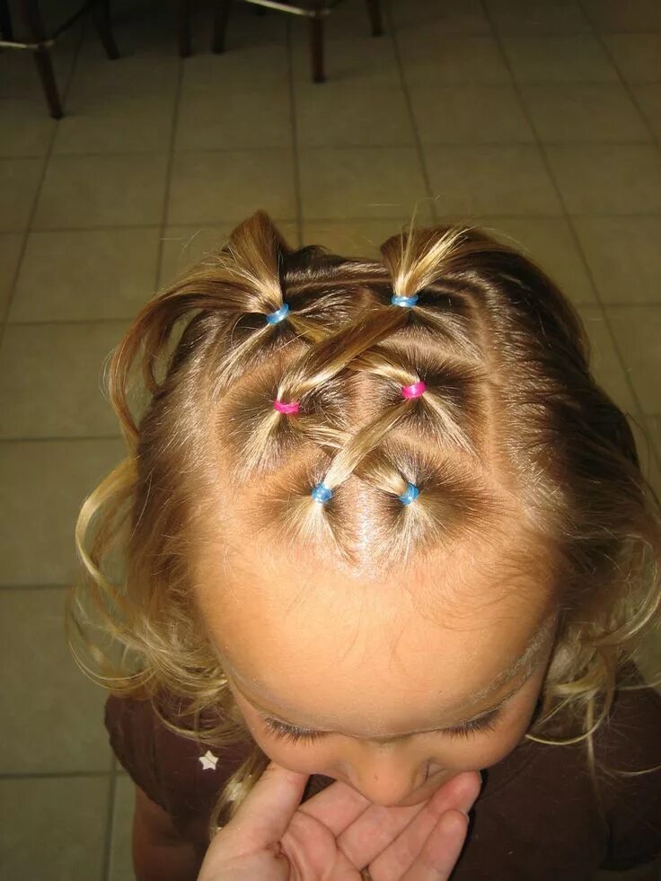 Прическа девочке на короткие волосы с резиночками Girl hair dos, Baby hairstyles, Toddler hairstyles girl fine hair