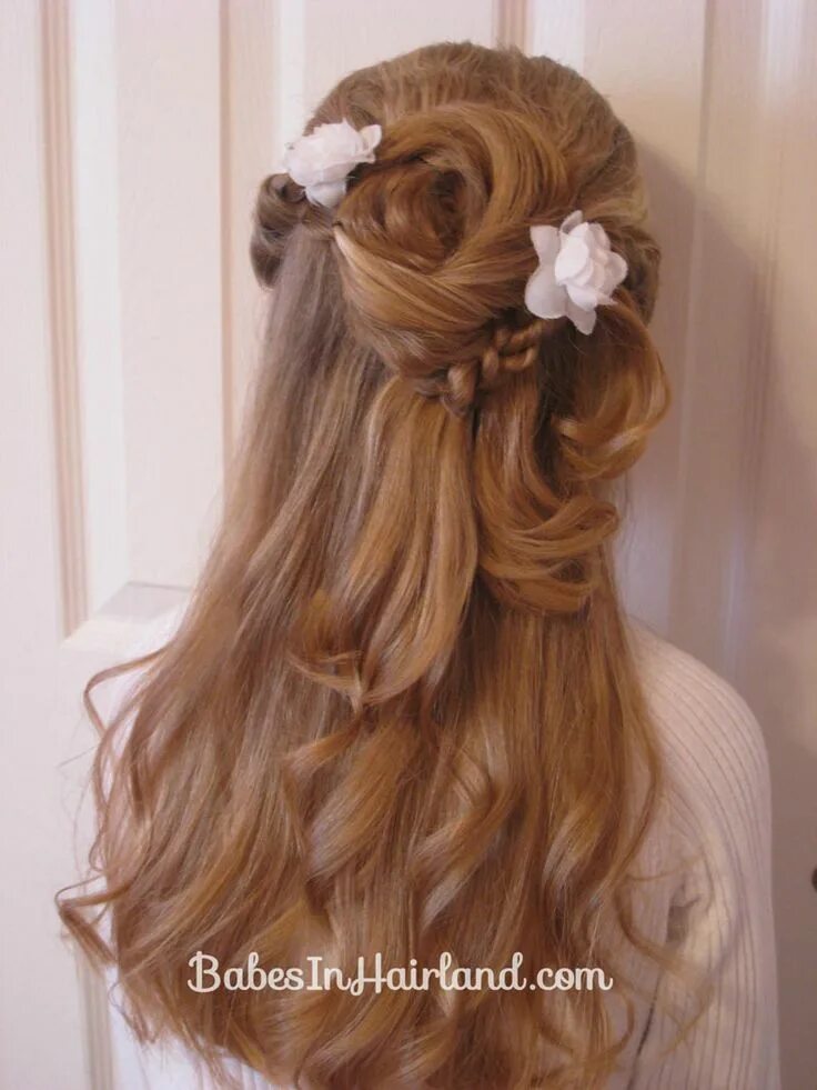 Прическа девочке на свадьбу на длинные Twisted Flower Girl Hairstyle - Babes In Hairland Peinados para damas de honor, 