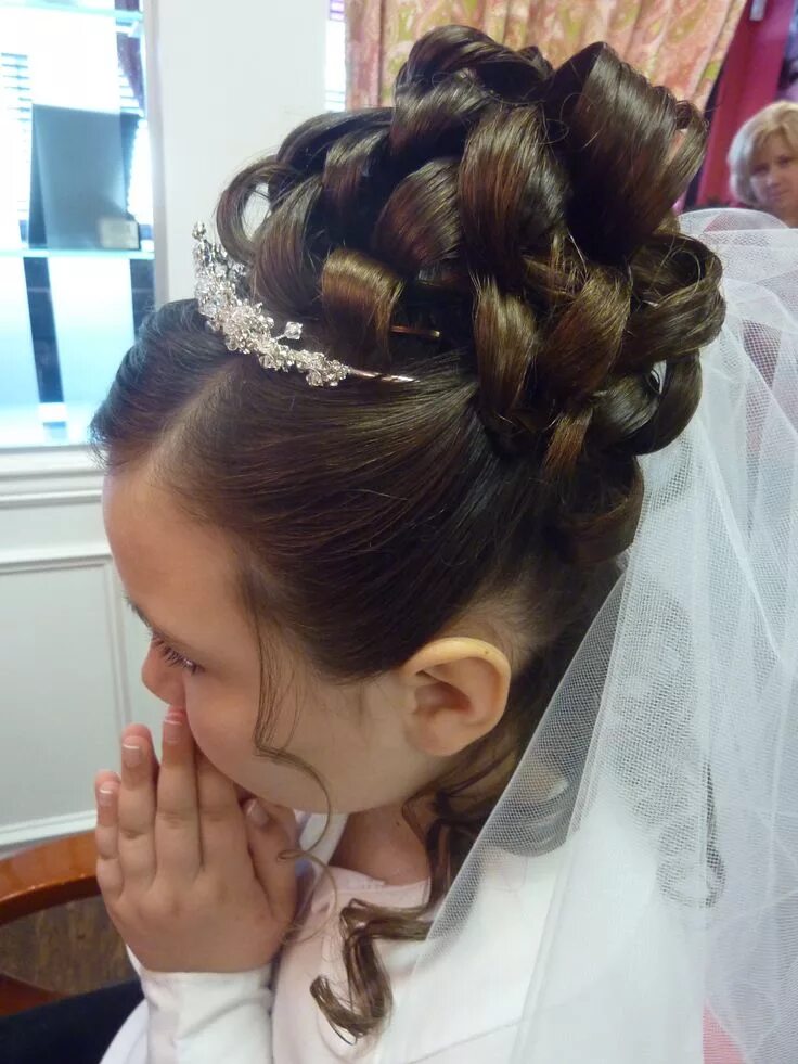 Прическа девочке на свадьбу на длинные Pin on Hair Styling First communion hairstyles, Communion hairstyles, Long hair 