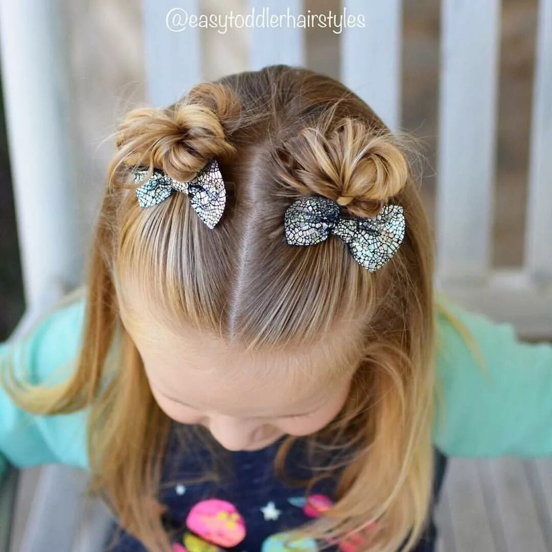 Прическа девочки 3 года фото Half up pigtail buns with bows Easy toddler hairstyles, Baby hairstyles, Girl ha