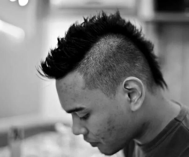 Прическа ди Ask a Hairstylist: The Best Men’s Haircuts for Thick, Coarse Hair Mohawk hairsty