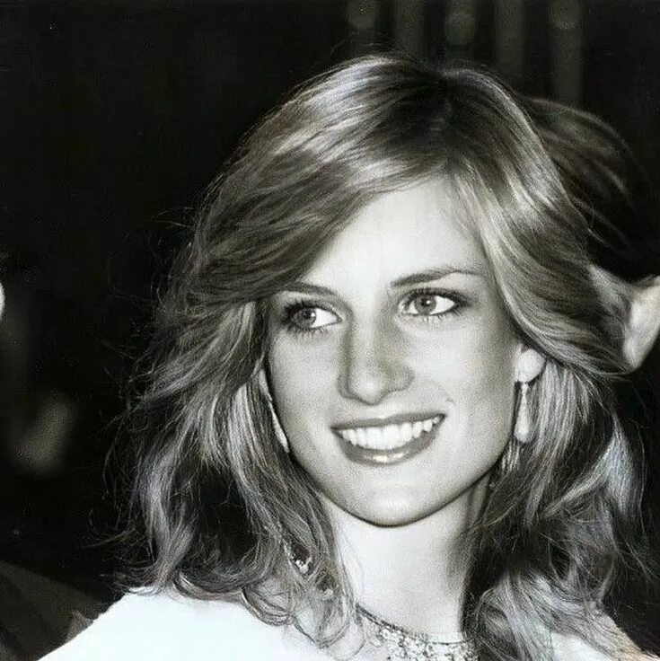 Прическа диана фото Classic Times ✨ on Instagram: "Princess Diana with long hair (1983/84) . . . #Cl