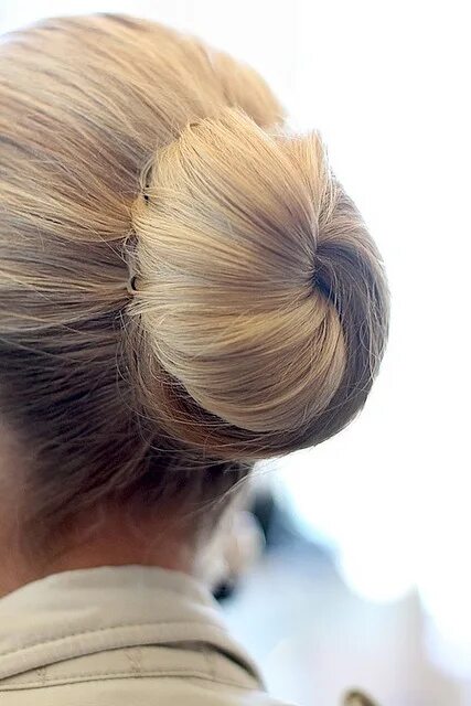 Прическа длинная шишка Oscar de la Renta Bridal 2013 Hair, Hair inspiration, Hair styles