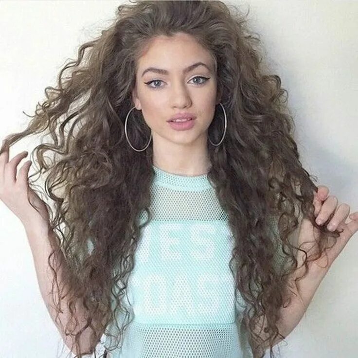 Прическа длинные кудряшки 15 Chic Curly Hairstyles To Make You Look More Charming Dalgalı saç, Saç stiller