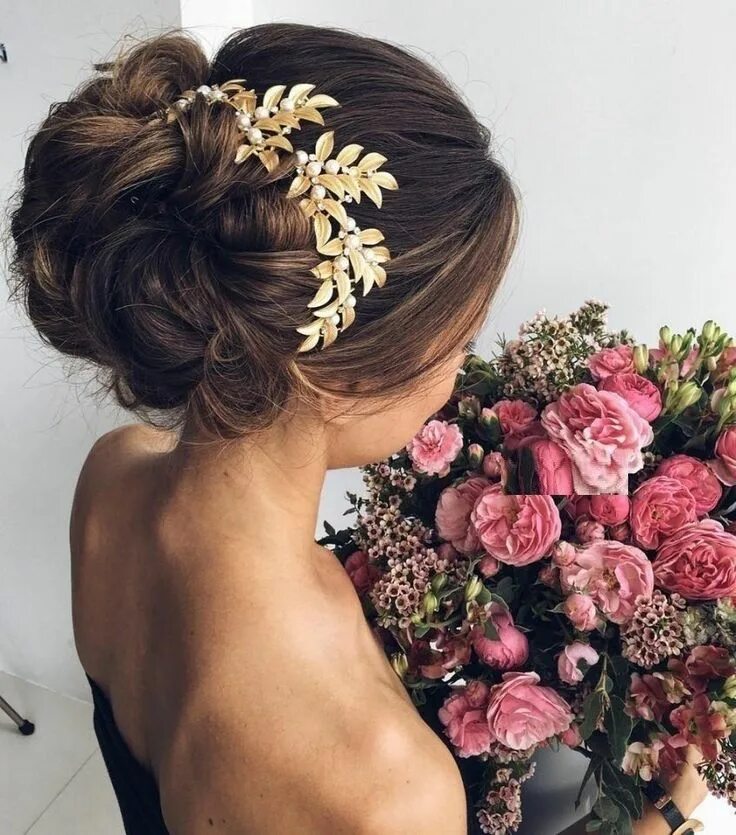 See this Instagram photo by @greenweddingshoes * 1,157 likes Braided bun hairsty