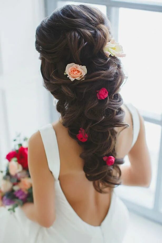 Прическа длинные волосы с цветами 20 Gorgeous Wedding Hairstyles - Belle The Magazine Quince hairstyles, Quinceane