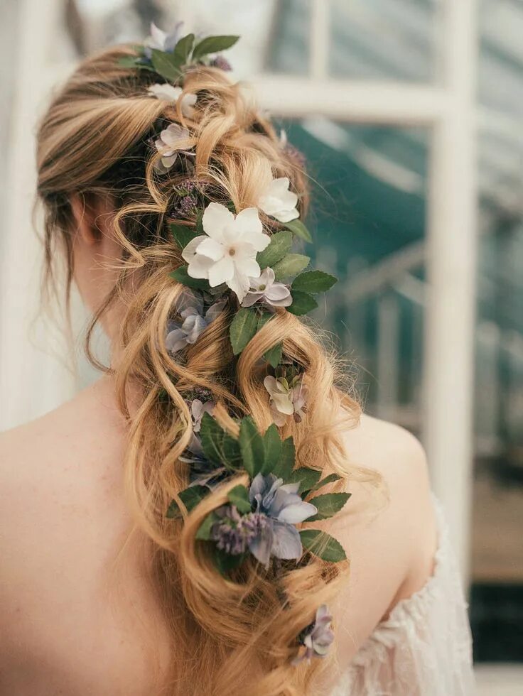 Прическа длинные волосы с цветами 10 Beautiful Silk Florals for Your Hair Wedding hairstyles, Long hair styles, Fl