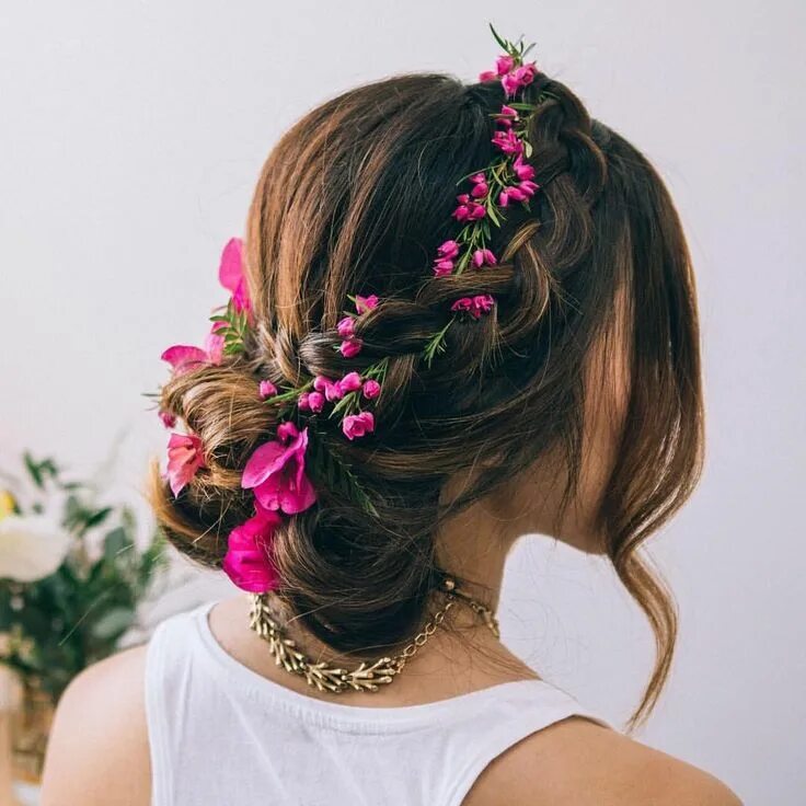 Прическа длинные волосы с цветами See this Instagram photo by @greenweddingshoes * 1,157 likes Braided bun hairsty