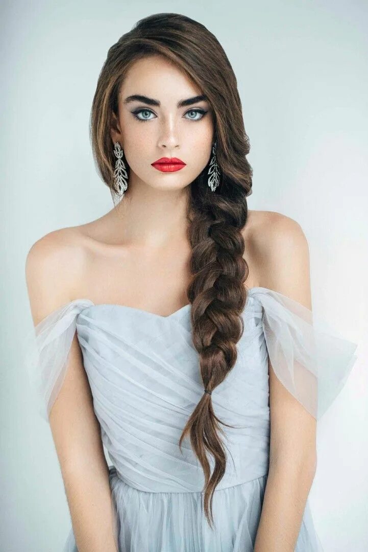 Прическа длинные волосы женская простые Pin by Екатерина Климова on Референс Side braid hairstyles, Wedding hairstyles, 