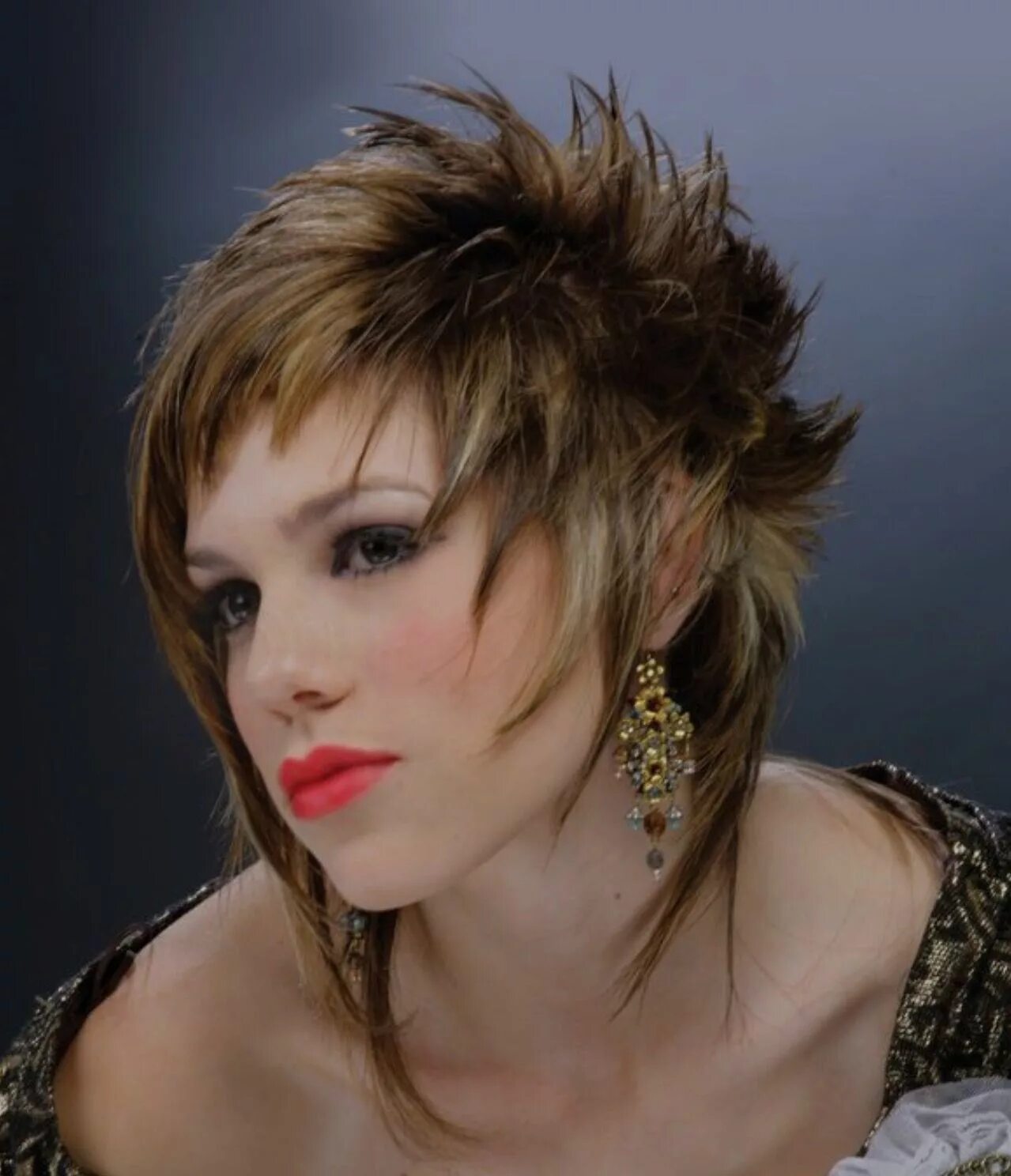 Прическа длинный гаврош Short hair Short hair styles, Short spiked hair, Edgy hair