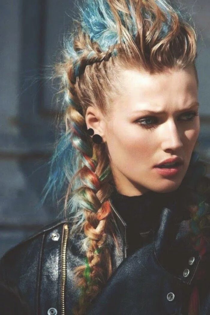 Прическа длинный гранж blonde hair, colourful highlights, mohawk side braid, braid hairstyles for long 