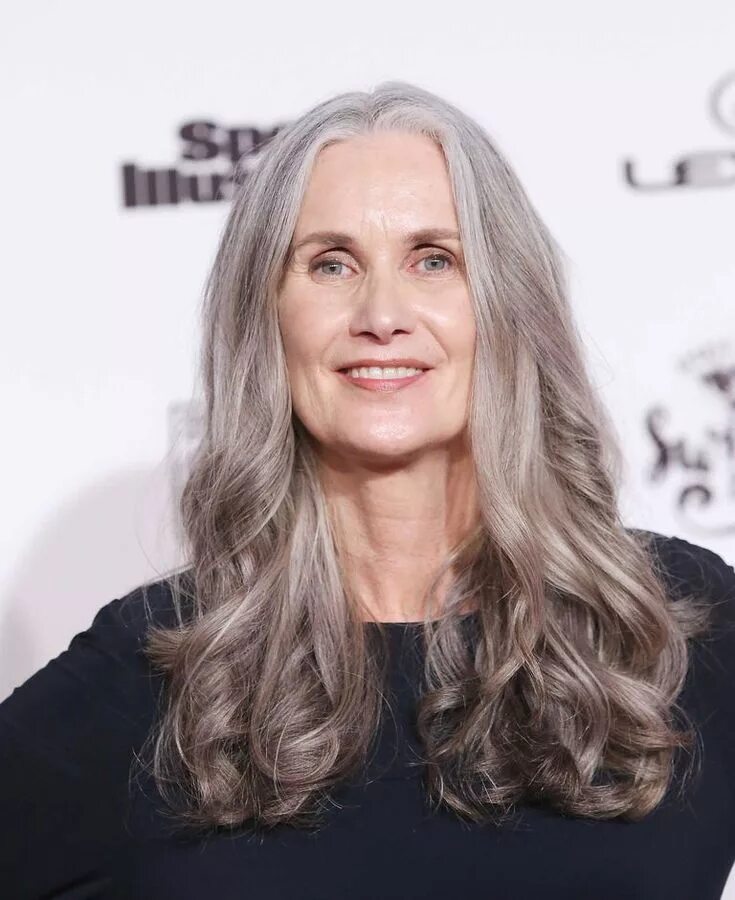 Прическа длинный волос пожилых женщин These 8 Models Prove that Gray Hair is Nothing to Be Afraid Of Grey hair color s