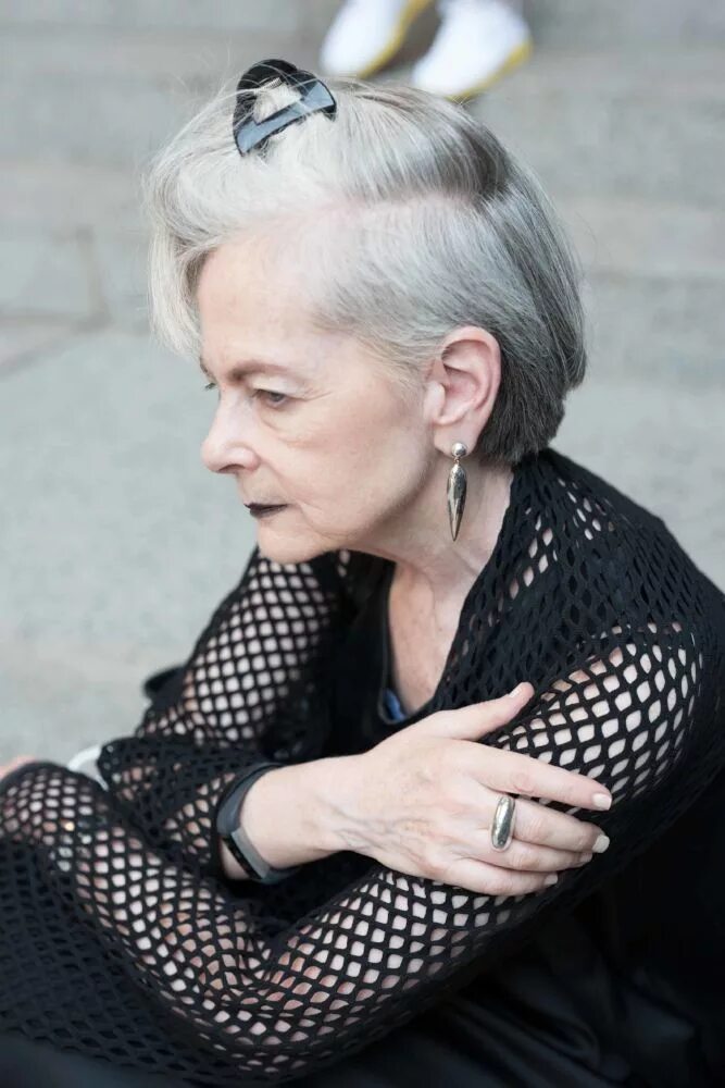 Прическа для бабушки на короткие волосы AGMES: Remembering a Dream Older women fashion, Beautiful gray hair, Short hair 