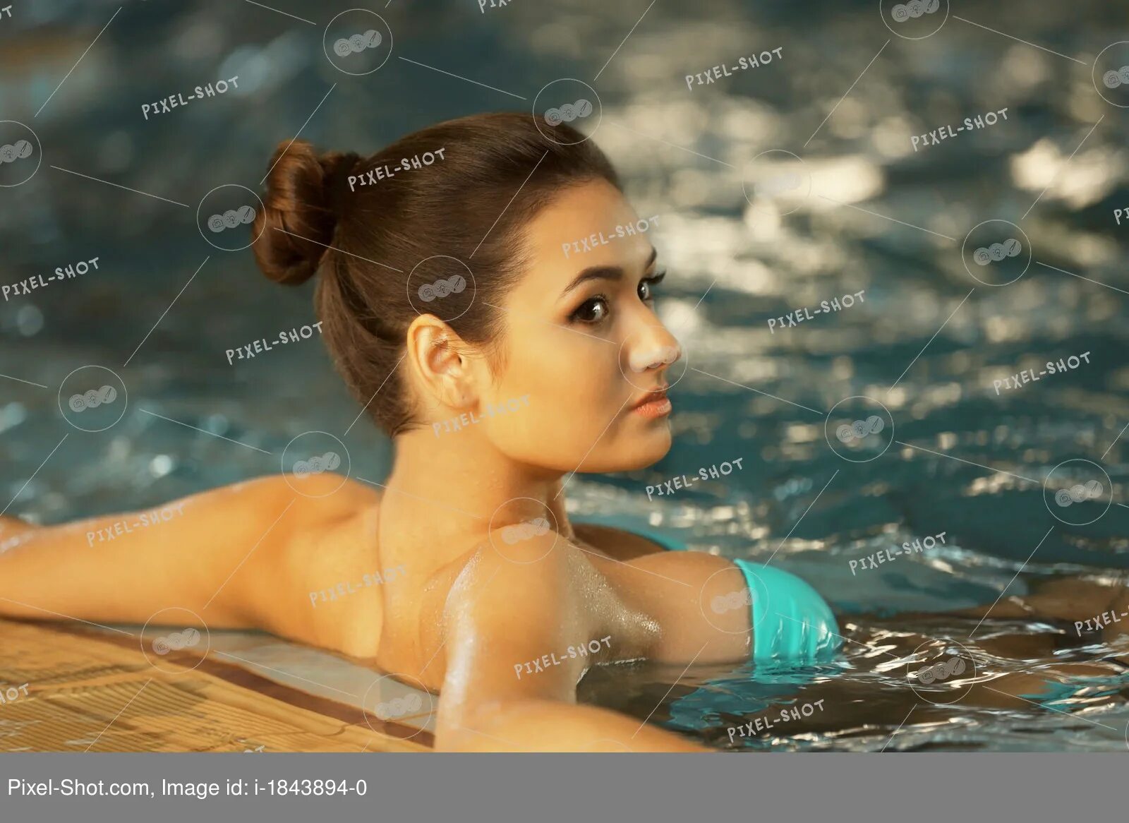 Прическа для бассейна на длинные Beautiful young woman at swimming pool :: Stock Photography Agency :: Pixel-Shot