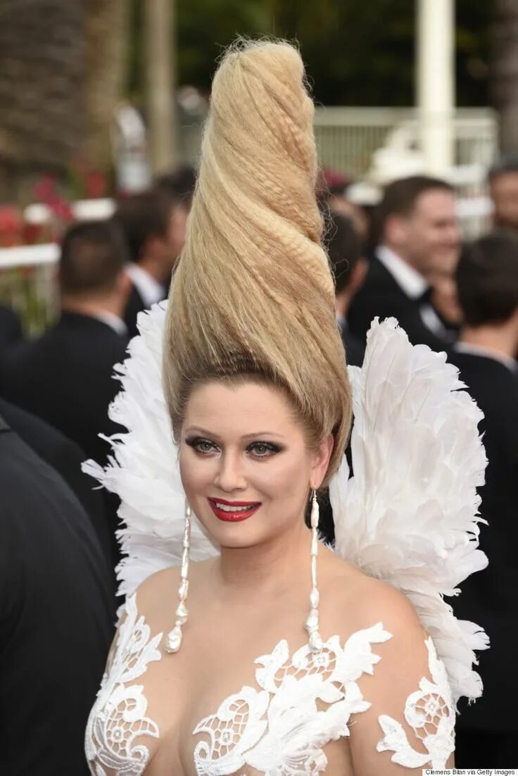 Прическа для большой головы женщине Elena Lenina's 'Hair Tornado' Is A Sight To Be Seen Celebrity hairstyles, Crazy 