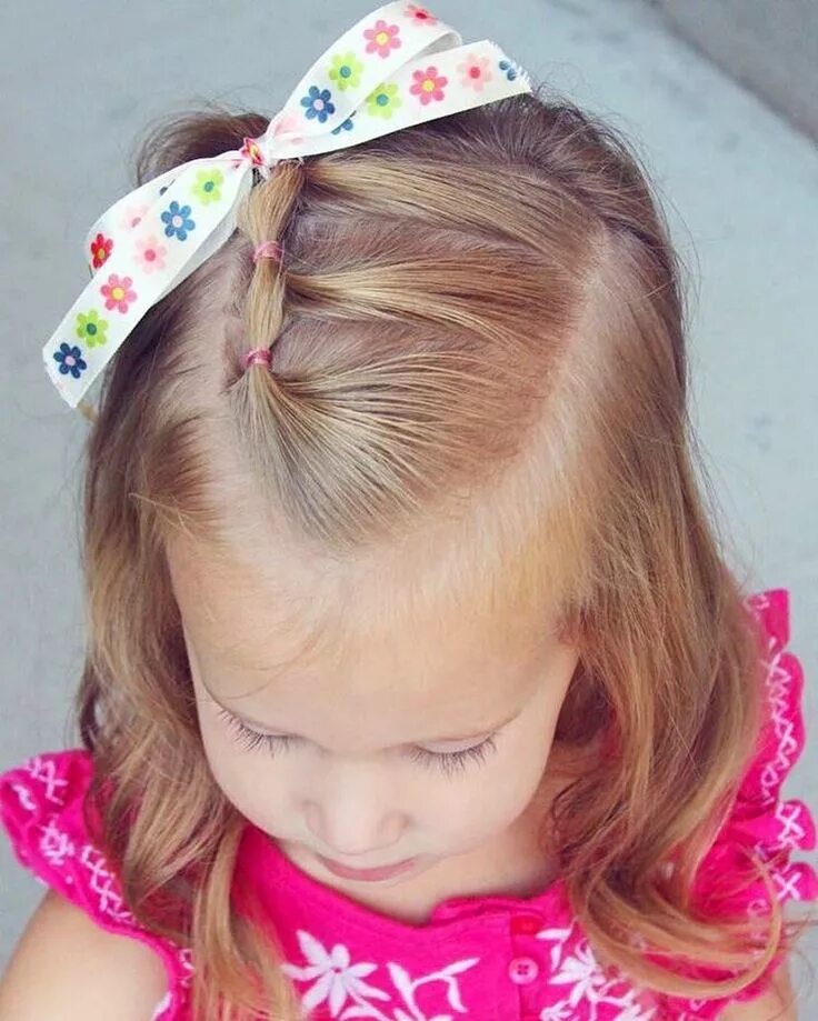 Прическа для детей девочек 2 года 3 Elastics with a Bow Toddler hairstyles girl, Toddler hair, Baby girl hair