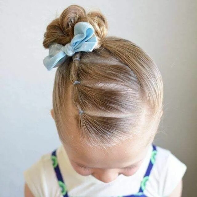 Прическа для девочки короткие на каждый Pin by Mary Sacco on A cute bows Baby hairstyles, Baby girl hairstyles, Kids hai