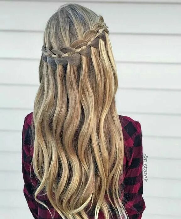 Прическа для девочки косички и распущенные Pin by Estefany Valenzuela on cabello Medium length hair styles, Medium hair sty