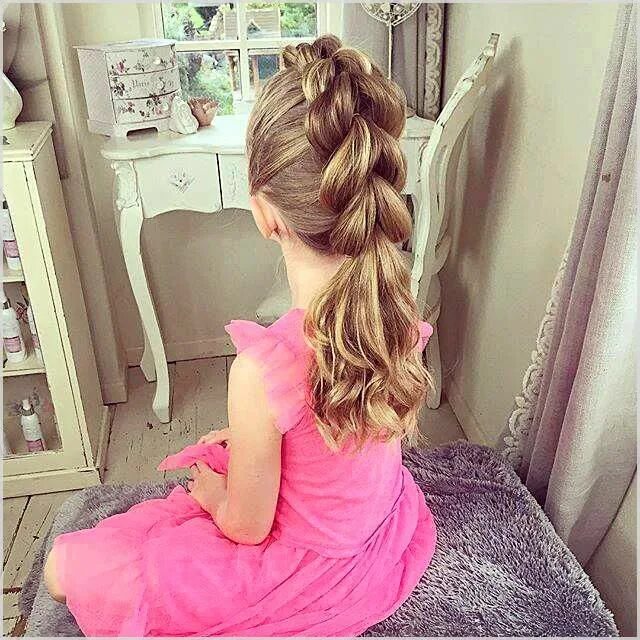 Прическа для девочки на длинные волосы Everyone wants a great wedding. No wedding will go flawless without ideal hairst