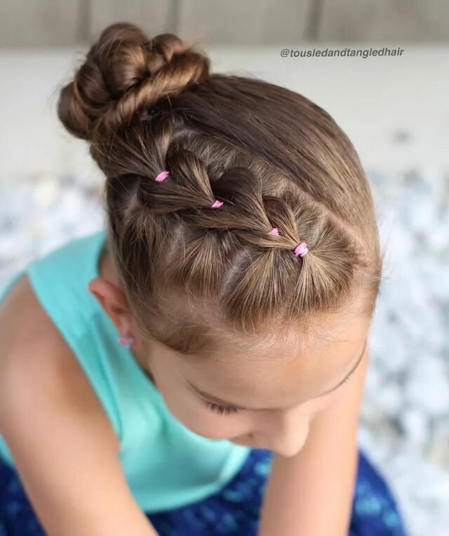 Прическа для девочки на каждый Today we are joining the #braidingcommunity with a special twin for our friend @