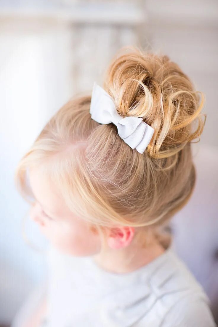 Прическа для девочки на праздник Adorable Hairstyle Ideas for Your Flower Girls Flower girl hairstyles, Flower gi