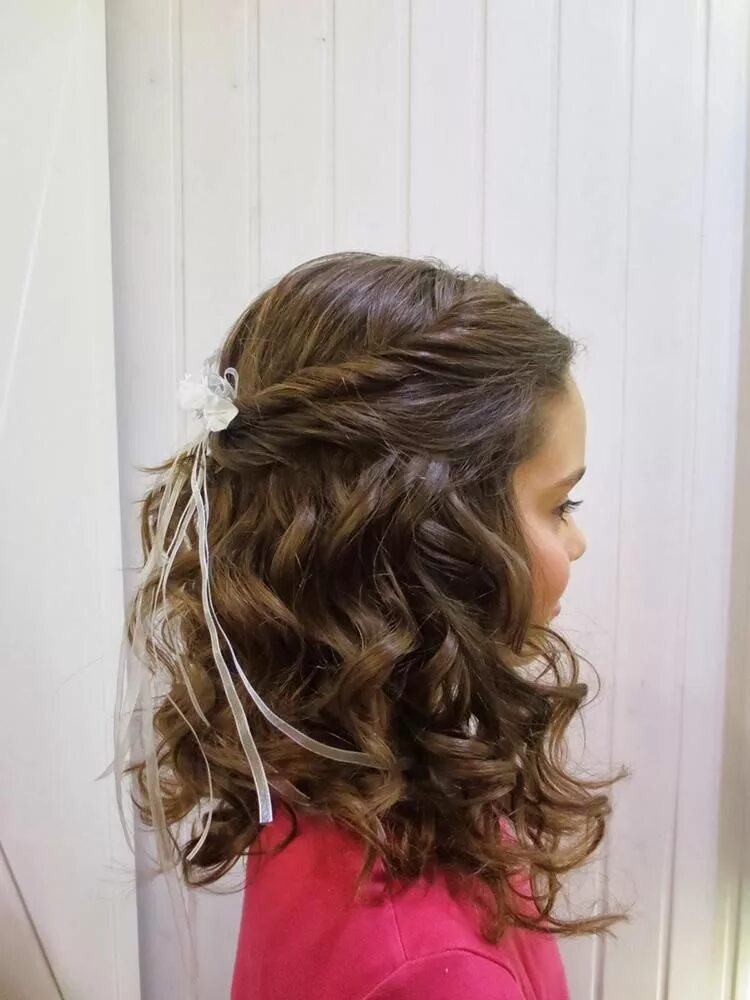 Прическа для девочки на средние волосы завиваются Cómo peinarlas para ir al colegio? Ideas llenas de creatividad Flower girl hairs