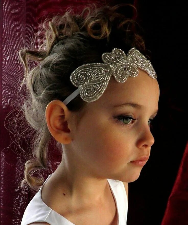 Прическа для девочки папе Pinterest Headband hairstyles, Girl hairstyles, Trendy wedding hairstyles