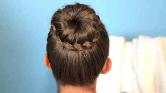 Прическа для девочки рогалики Lace Braided Bun Updo Hairstyle Hair styles, Bun hairstyles, Natural beauty tips