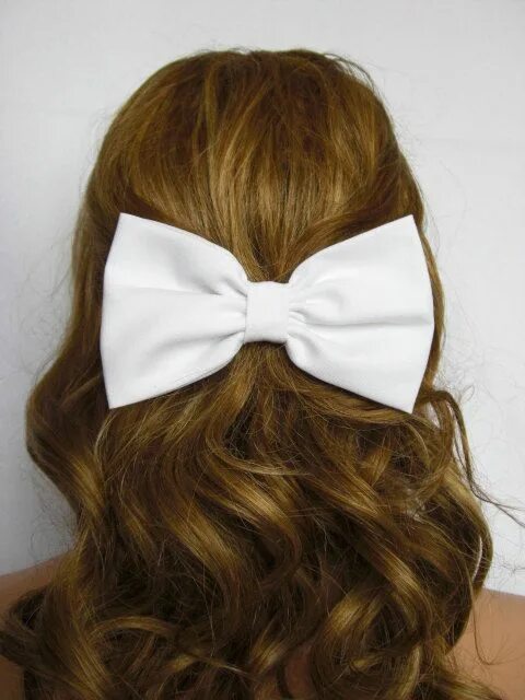 Прическа для девочки с бантом на заколке White Hair Bow Clip White hair accessory, Bow hair accessories, White hair bows