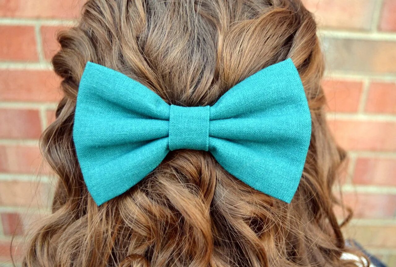 Прическа для девочки с бантом сзади This Little Bluebird Hair accessories, Hair bows, Hair and nails