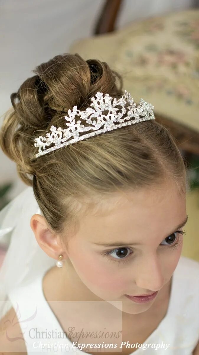 Прическа для девочки с диадемой Pin on First Communion Tiara Style T903