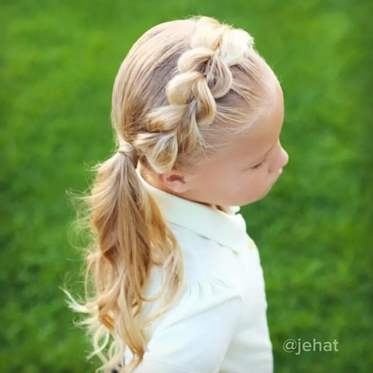 Прическа для девочки с косичками впереди jillehat Dance hairstyles, Side ponytail hairstyles, Side ponytail wedding hairs